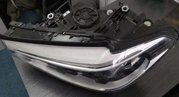 新款宝马5系大灯